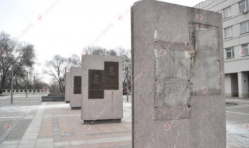 В Днепре вернут демонтированные портреты Брежнева и Щербицкого