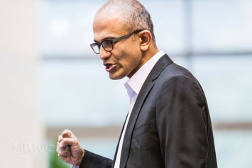 Глава Microsoft пообещал акционерам не отступать от мобильных устройств