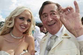 84-летний миллиардер развелся с 26 летней моделью Playboy