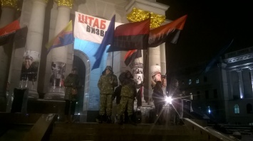 На Майдане собрались 100 радикалов. Трактор им не дали