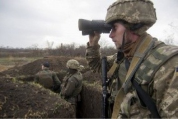 АТО: боевики 42 раза обстреляли украинских военных, а боец ВСУ перешел на сторону боевиков