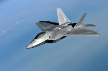 В Сирии с американского истребителя F-22 облезла "невидимость"