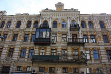 В Киеве предлагают снести балконы, уродующие старинные дома