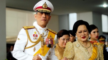 Новый король Таиланда Рама Х впервые появился на публике