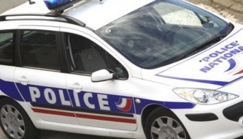 Париж: вооруженные грабители захватили в турагентстве 7 заложников - СМИ