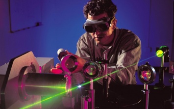 Ультрафиолетовый лазер российских ученых «разгонит» интернет
