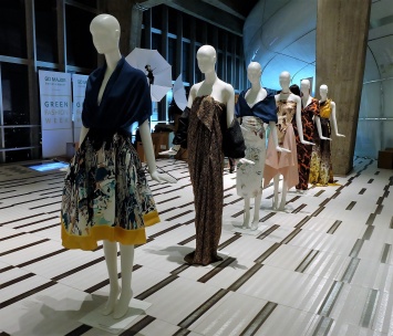 Миланские дизайнеры создали платья из конопли, апельсинов и отходов