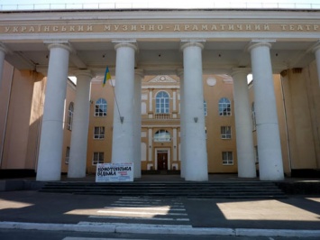 В Днепропетровском художественном музее открылась выставка дизайнеров