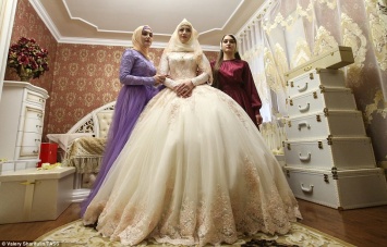 Без родных и танцев: как проходит свадьба для чеченской невесты