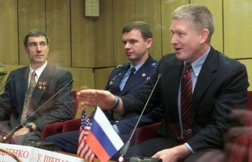 Американский астронавт Шеперд награжден российской медалью