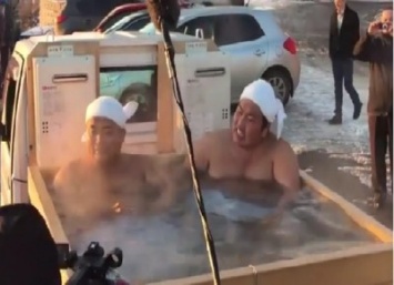 Во Владивостоке японцы снимают новое кино и принимают ванну на улице в мороз