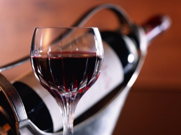 Ученые рассказали, как продлить жизнь с помощью красного вина