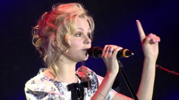 Алиса Вокс анонсировала свой сольный концерт в Москве