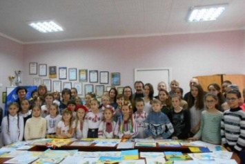 Школьники Бердянска приготовили для воинов АТО свои подарки