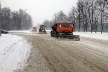 Снег на дорогах области убирают 280 единиц техники и 312 рабочих