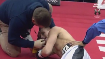 Российский боксер Трояновский уступил свои чемпионские пояса на 40-ой секунде боя