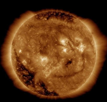 NASA опубликовало фотографию улыбающегося Солнца