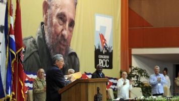 Рауль Кастро: Правительство Кубы не разрешит называть в честь Фиделя Кастро улицы и ставить ему памятники
