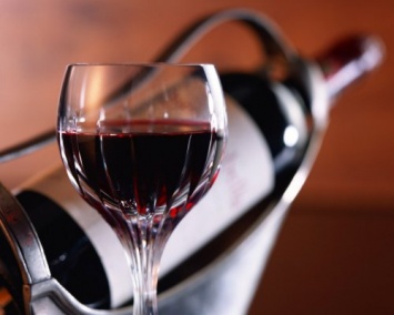 Ученые: Красное вино способно продлевать жизнь
