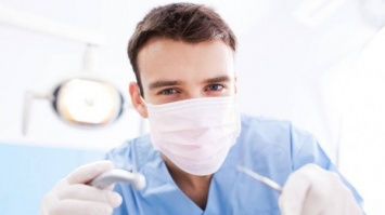 В США стоматолог мог заразить 600 человек гепатитом и ВИЧ-инфекцией