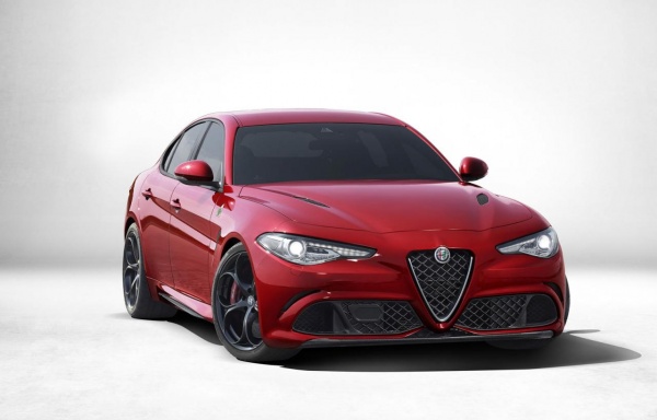 Интерьер Alfa Romeo Giulia раскрыт на свежих фото