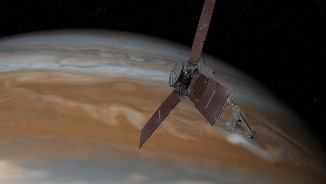 До прибытия космического аппарата Juno к Юпитеру осталось меньше года