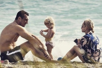 Кличко и Панеттьери с дочерью отдохнули на пляже