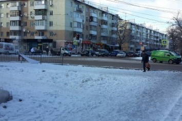 Симферопольцы возмущены скользкими тротуарами и предлагают отправить на уборку улиц главу администрации города (ФОТО)