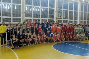 Баскетболисты Днепропетровщины в Кривом Роге сражались за призы клуба ветеранов "Юность"