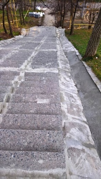 В Одессе ремонтируют еще две лестницы, ведущие к морю. Фото