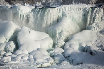 Ниагарский водопад в США сковал холод