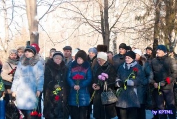 В Кривом Роге открыли памятник погибшим в АТО выпускникам лицея (фото)