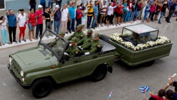 Прах Фиделя Кастро провезли по всей стране на советском УАЗике