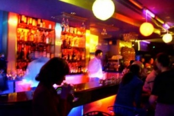 Власти Севастополя хотят запретить круглосуточную торговлю выпивкой в барах