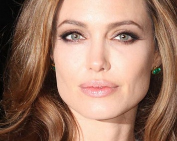 Анджелина Джоли планирует занять высокий пост в ООН и переехать в Лондон