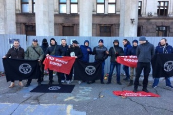В Одессе патриоты "разоружили" неокоммунистов и анархистов (ФОТО)