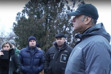 Одесские оппозиционеры помогли решить проблему с дорогой в селе Павловка