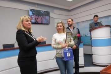 В горсовете Бердянска наградили лучших волонтеров города