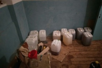 На Сумщине обнаружили подпольный цех по незаконному изготовлению «элитного» алкоголя (ФОТО)