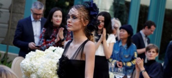 Лили-Роуз Депп стала звездой показа Chanel