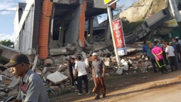Землетрясение в Индонезии: число жертв приближается к 100 (фото)