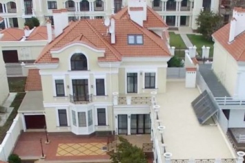 Внедорожники и элитная недвижимость: в Одессе отыскали очень успешную семейку судей