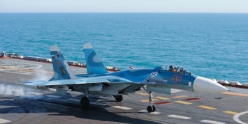 Комиссия Минобороны назвала причину аварии Су-33 на авианосце "Адмирал Кузнецов"