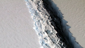НАСА обнаружило стокилометровую трещину в Антарктиде