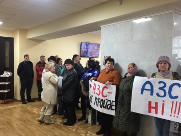 В Киевсовете жители Борщаговки протестуют против строительства АЗС на месте сквера