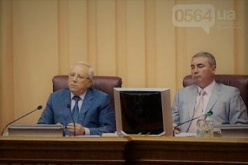 На внеочередной сессии криворожские депутаты решат вопрос "автономки" и проезда