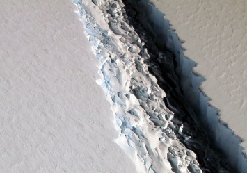 В Антарктиде обнаружена трещина длиной 112 километров