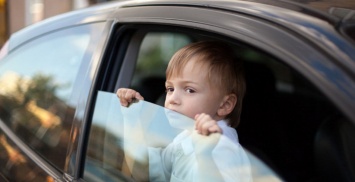 Машины GM научатся "напоминать" владельцам о забытых детях
