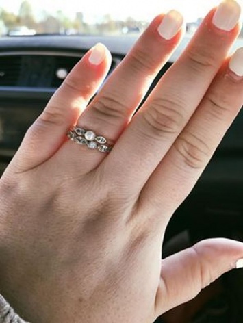 Фото ее обручального кольца взбудоражило Интернет по одной странной причине!