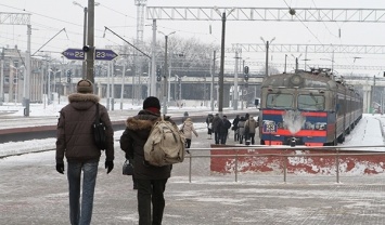 Пассажиров Укрзализныци засыпало снегом в вагоне